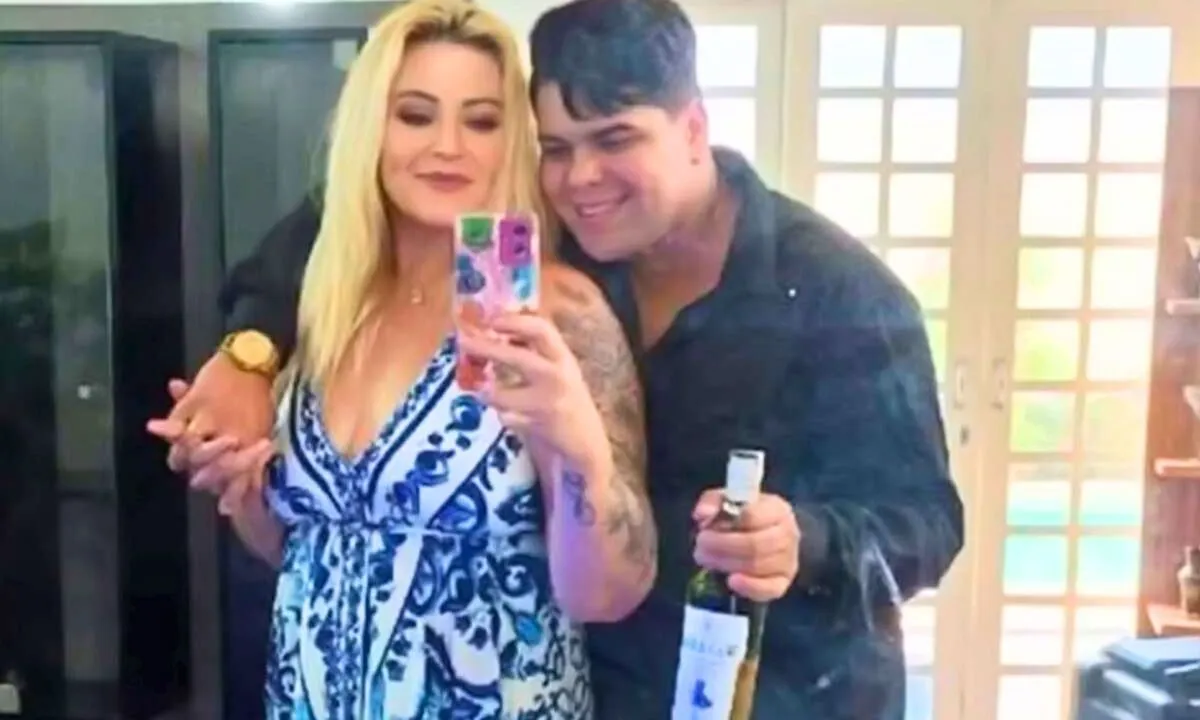 Professora é presa suspeita de matar o namorado a tesouradas e enterrar corpo no quintal 4 Professora de 62 anos é presa em Bebedouro suspeita de homicídio por matar o namorado a tesouradas e enterrar o corpo no quintal de casa.