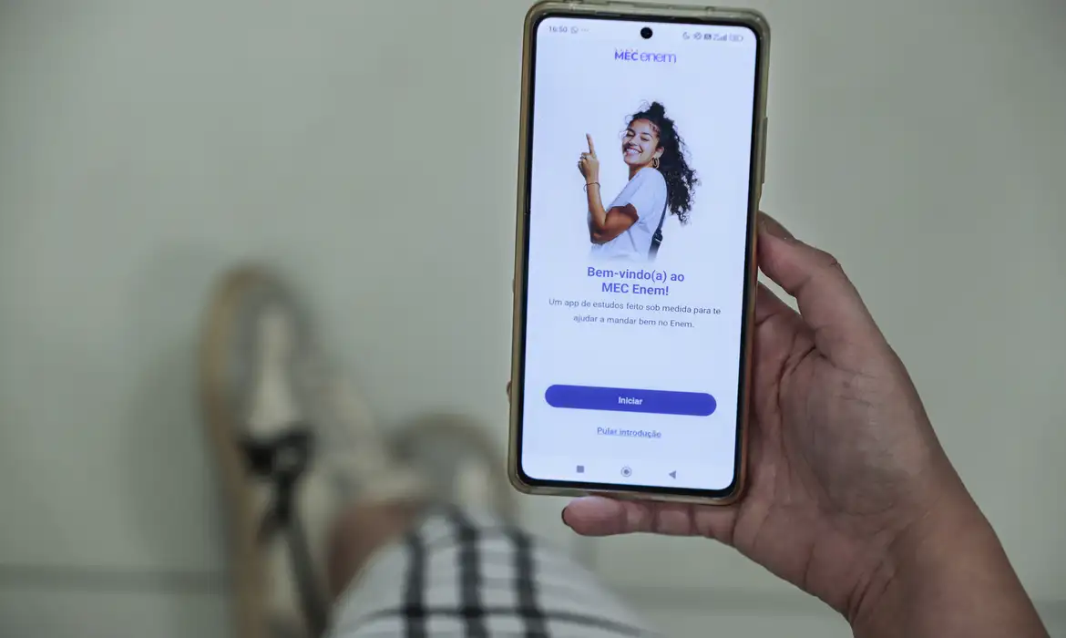 App do MEC Bomba no Enem: Simulados, Redações e Segredos Revelados!