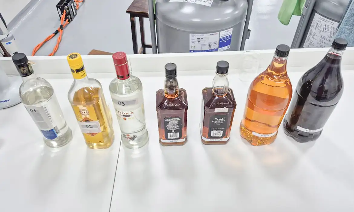 Leia mais sobre o artigo Fábrica clandestina de bebidas usava etanol adulterado de postos, aponta investigação
