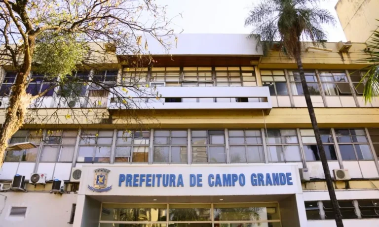 Prefeitura de Campo Grande enfrenta pendência fiscal de R$ 117,7 milhões; certidão vencida trava repasses e afeta transporte coletivo.