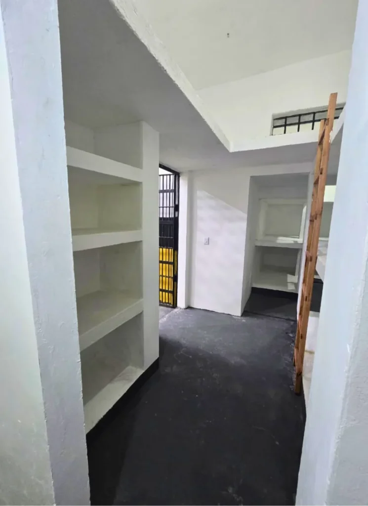 Presídio de Corumbá inaugura cela exclusiva para internos universitários 2 O Estabelecimento Penal Masculino de Corumbá inaugurou uma cela exclusiva para internos universitários, oferecendo melhores condições de estudo e reforçando a educação como ferramenta de reinserção social.