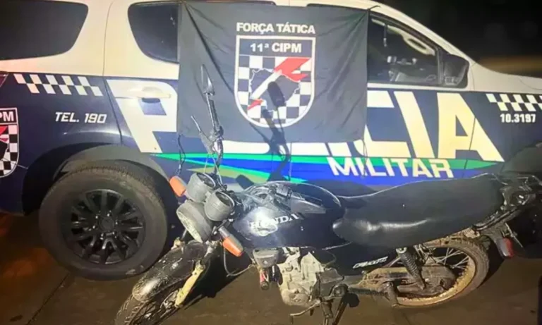 Ladrão é preso em Campo Grande após moto da fuga ficar sem gasolina. Suspeito confessou roubo a mercado na Coronel Antonino e foi detido pela PM.