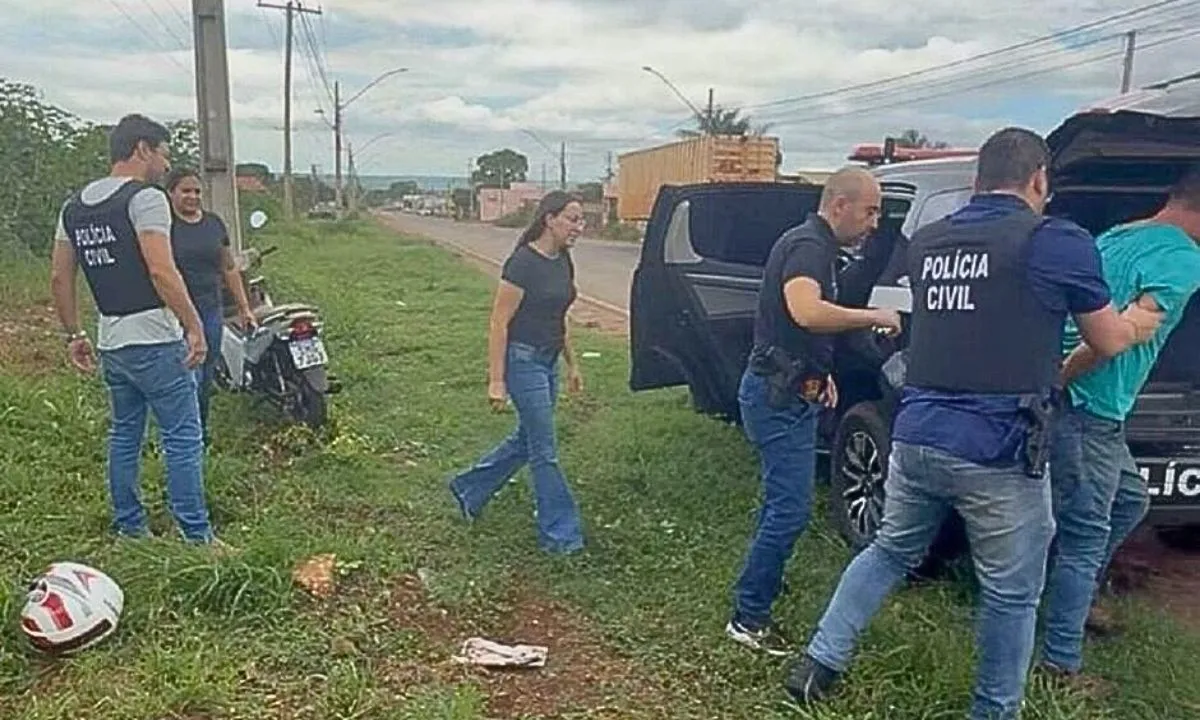 Homem de 42 anos foi preso em flagrante em Três Lagoas após tentar matar a ex-companheira a tiros. Filha de 7 anos foi ferida no ataque.