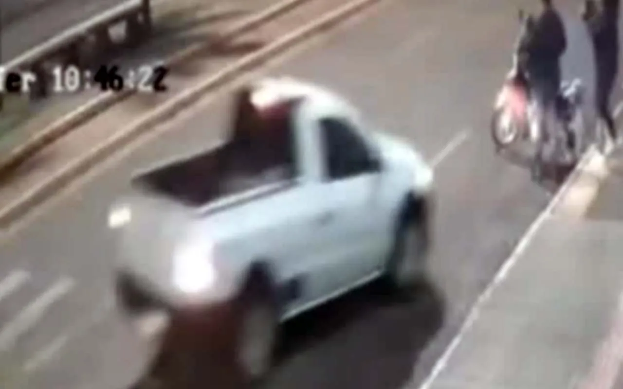 Tentativa de feminicídio em Rio Brilhante foi registrada por câmeras; ex escapou e amiga ficou ferida no ataque.
