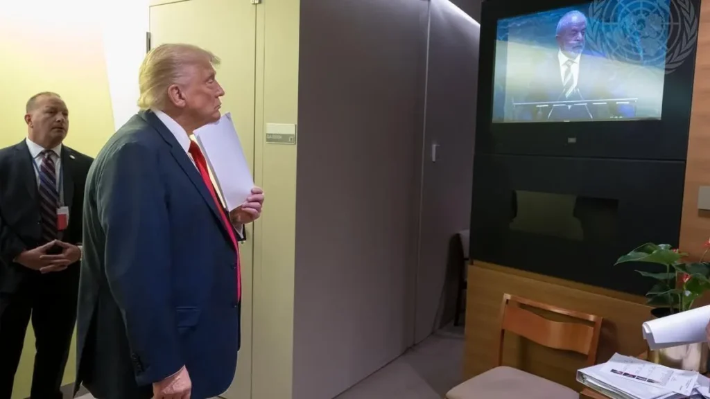 Ligação telefônica entre Lula e Trump tratou de revisão tarifária e agenda bilateral, com encaminhamentos para novas negociações.