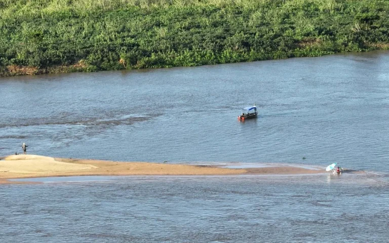 Defesa Civil de Corumbá emite alerta sobre riscos no Rio Paraguai durante o período de seca.