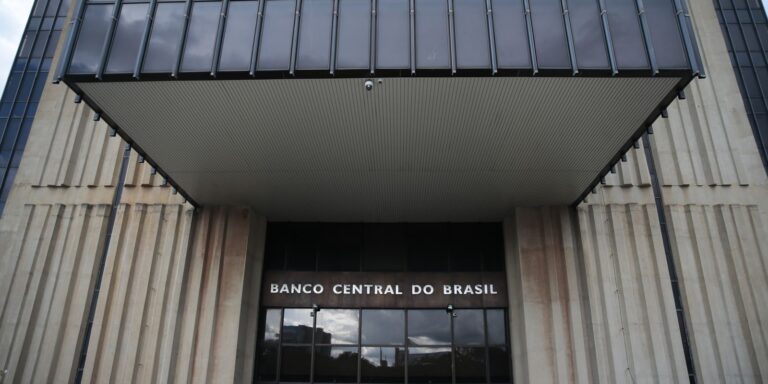 BC mantém Selic em 15% ao ano pela quarta vez seguida