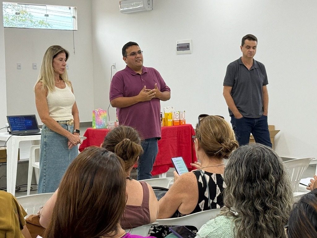 Entrega celulares escolas 1