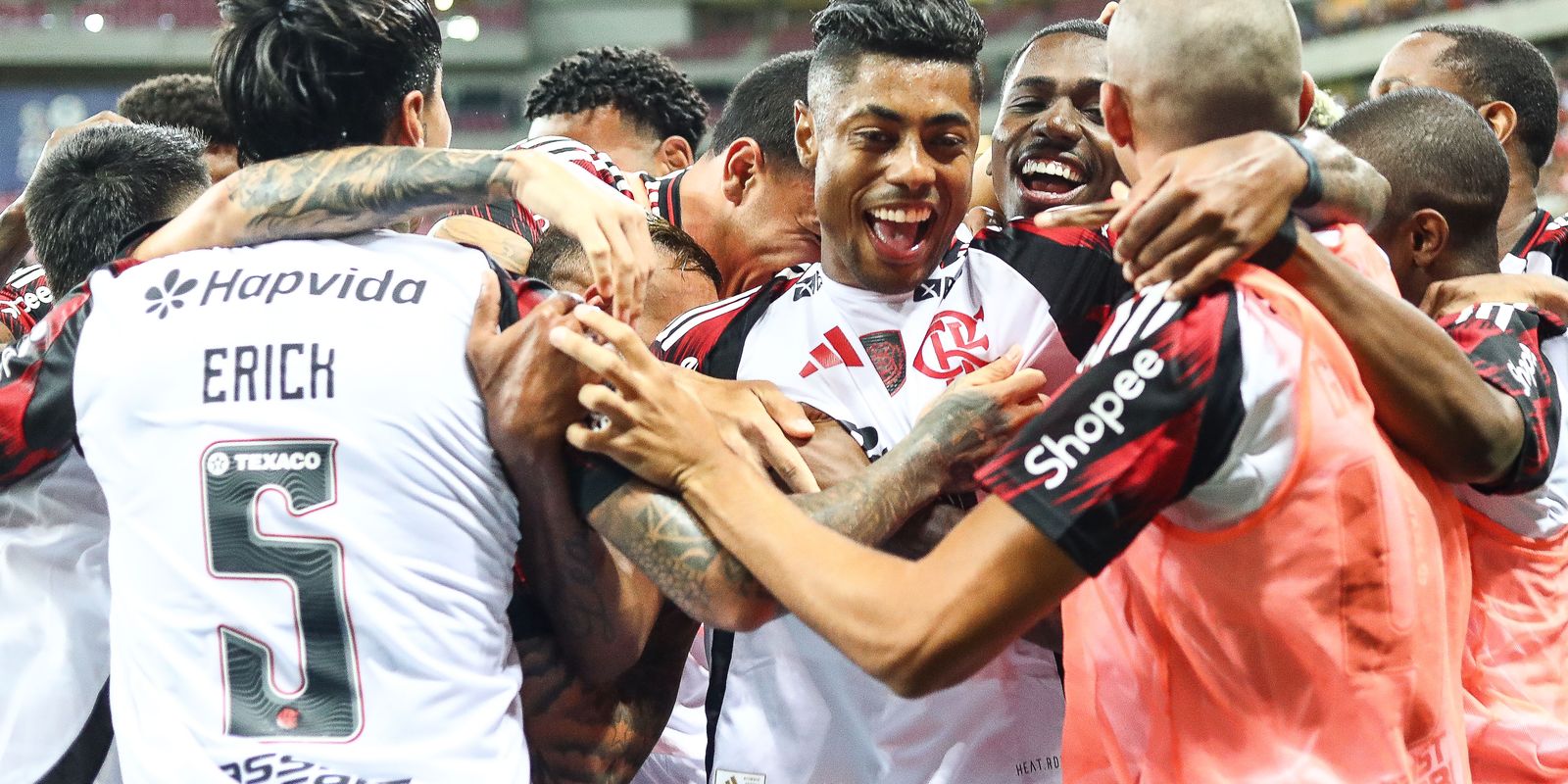 Flamengo goleia Sport e assume lideranca do Campeonato Brasileiro