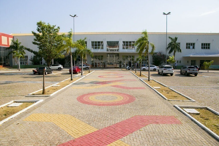 Festival Gastronômico do Pantanal abre com Corrida de Garçons e Garçonetes em Corumbá