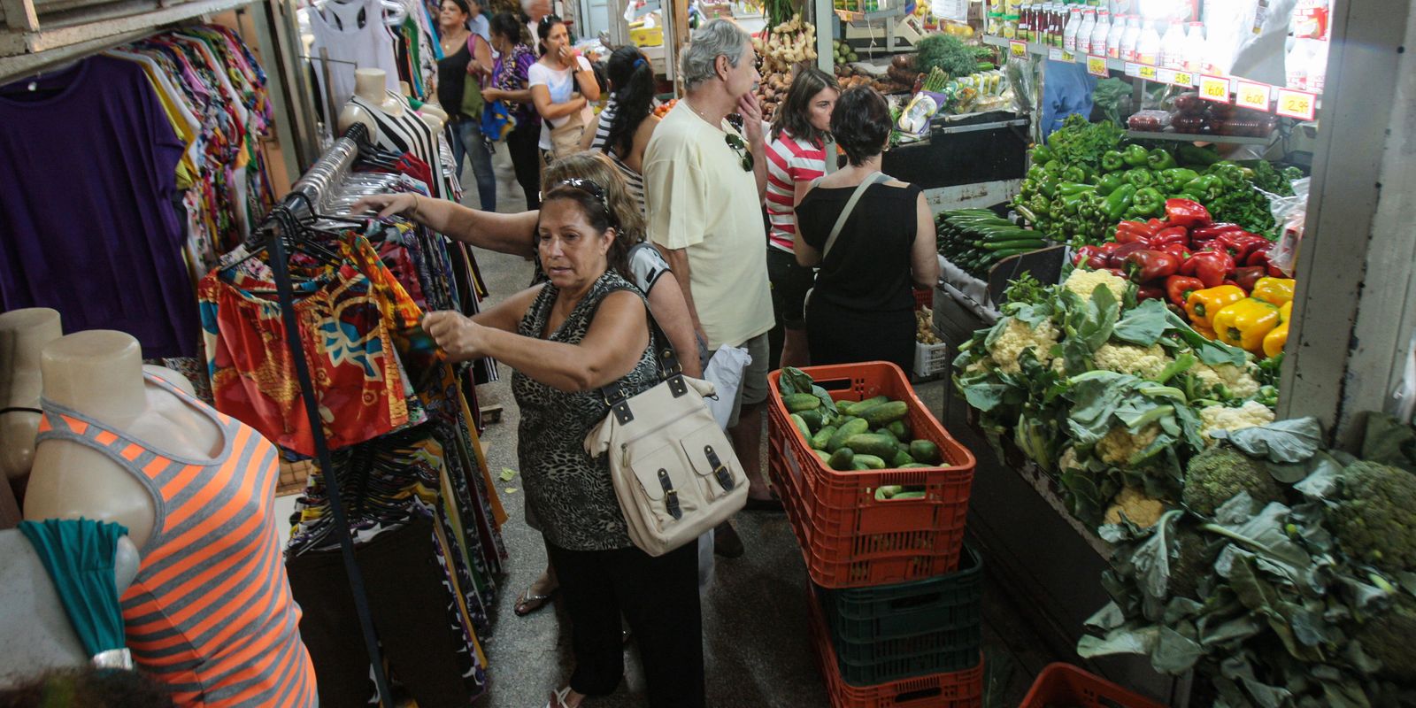 INPC recua para 003 em outubro e acumula 449 em