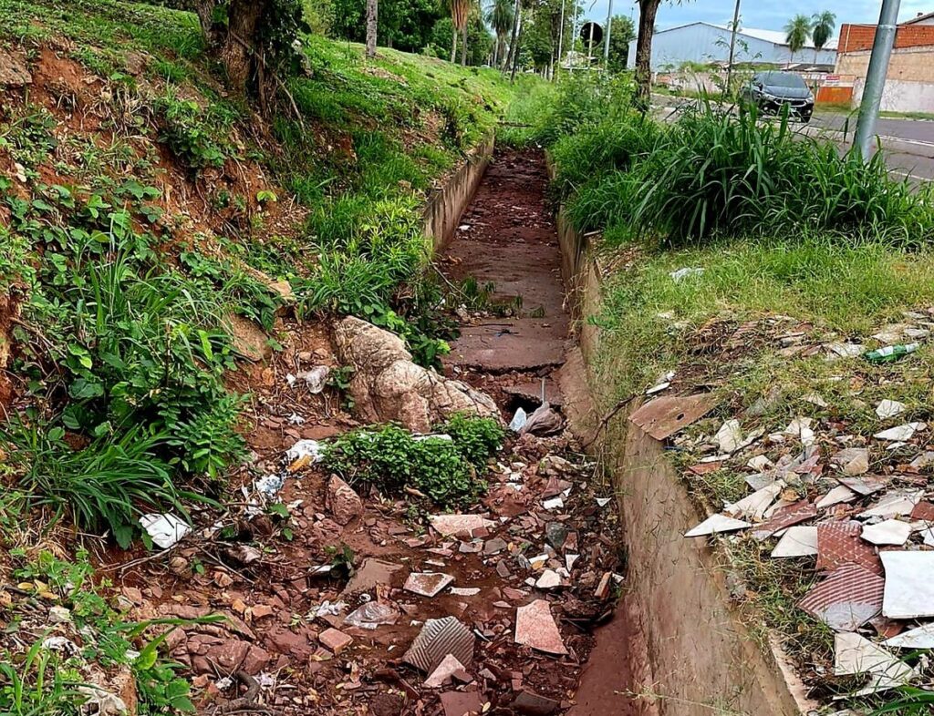 Hanna cobra limpeza de galeria na Avenida Gaturama e pede iluminação em ruas do Maria Leite 2 Imagem do WhatsApp de 2025 11 04 as 08.16.31 2d9ee9ff
