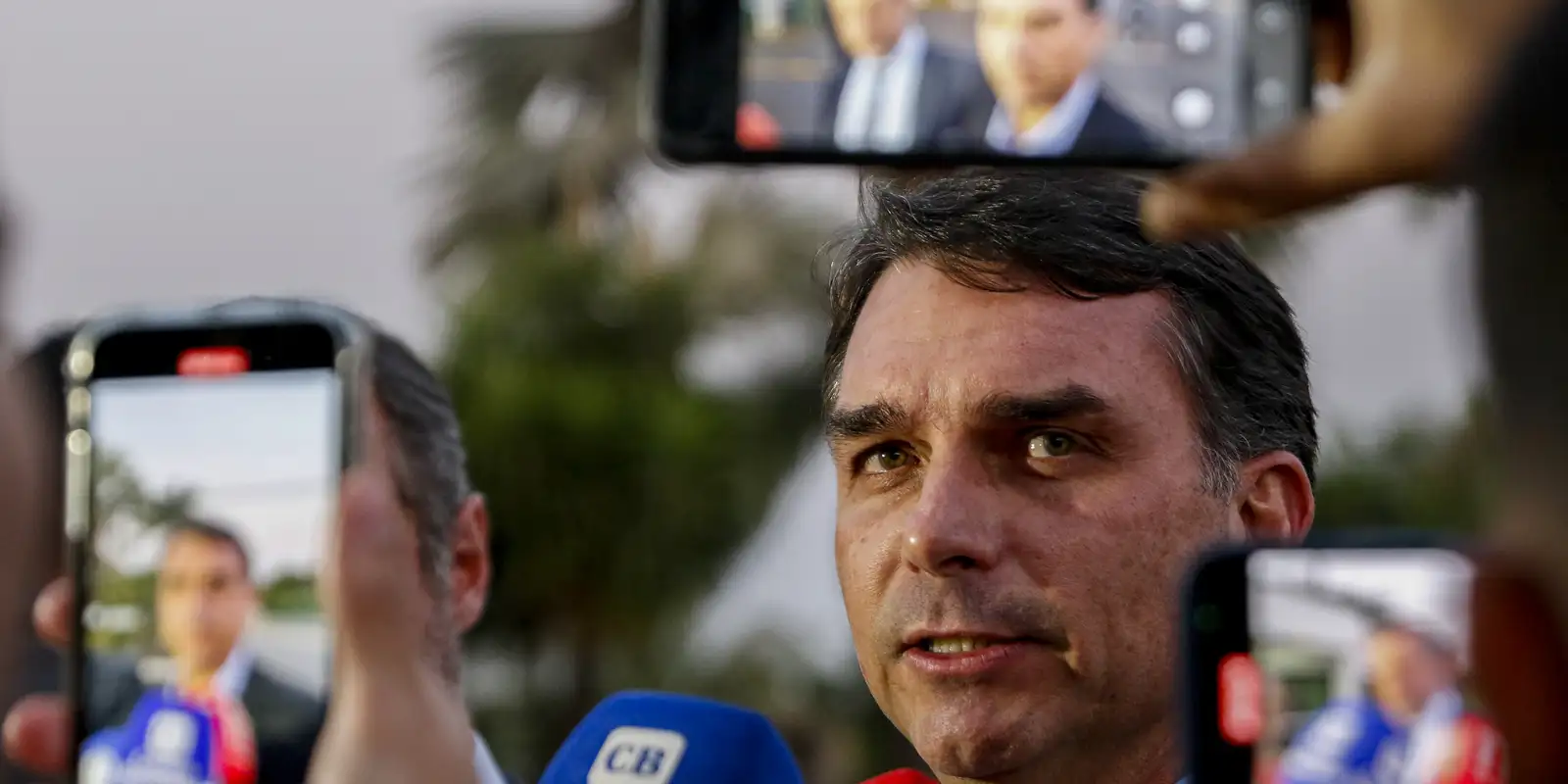 Moraes autoriza a visita dos filhos de Bolsonaro na PF visita dos filhos de Bolsonaro