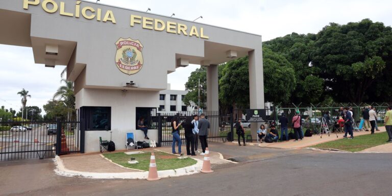 Remédios são levados para Bolsonaro, preso preventivamente em Brasília