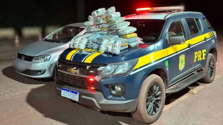 PRF apreende 45,7 kg de Skunk em veículo na BR-262 em Corumbá; motorista é preso por tráfico de drogas.