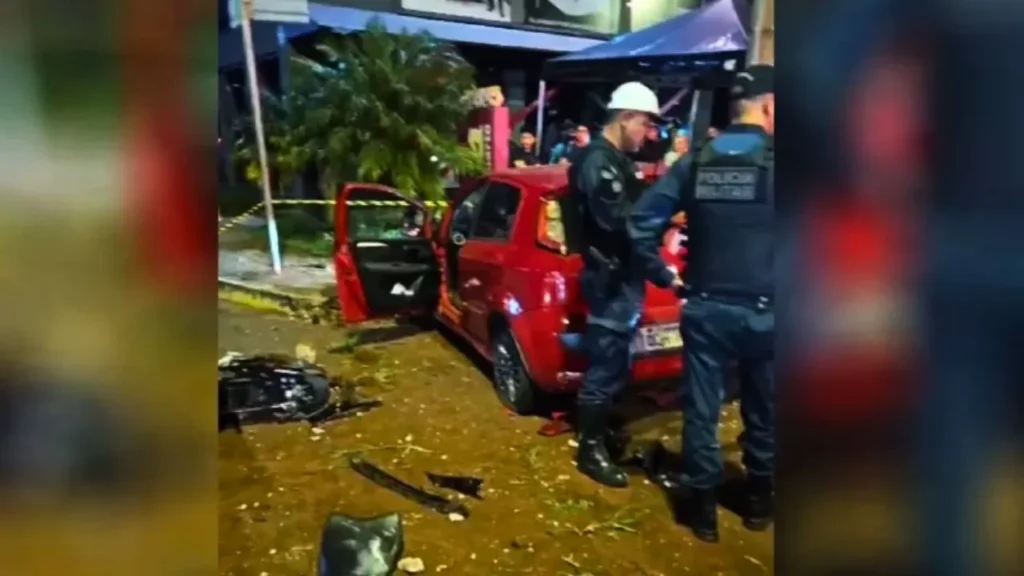 Assalto na Avenida Eduardo Elias Zahran, em Campo Grande, termina com um suspeito morto e outro ferido após motorista reagir e atropelar dupla em motocicleta.