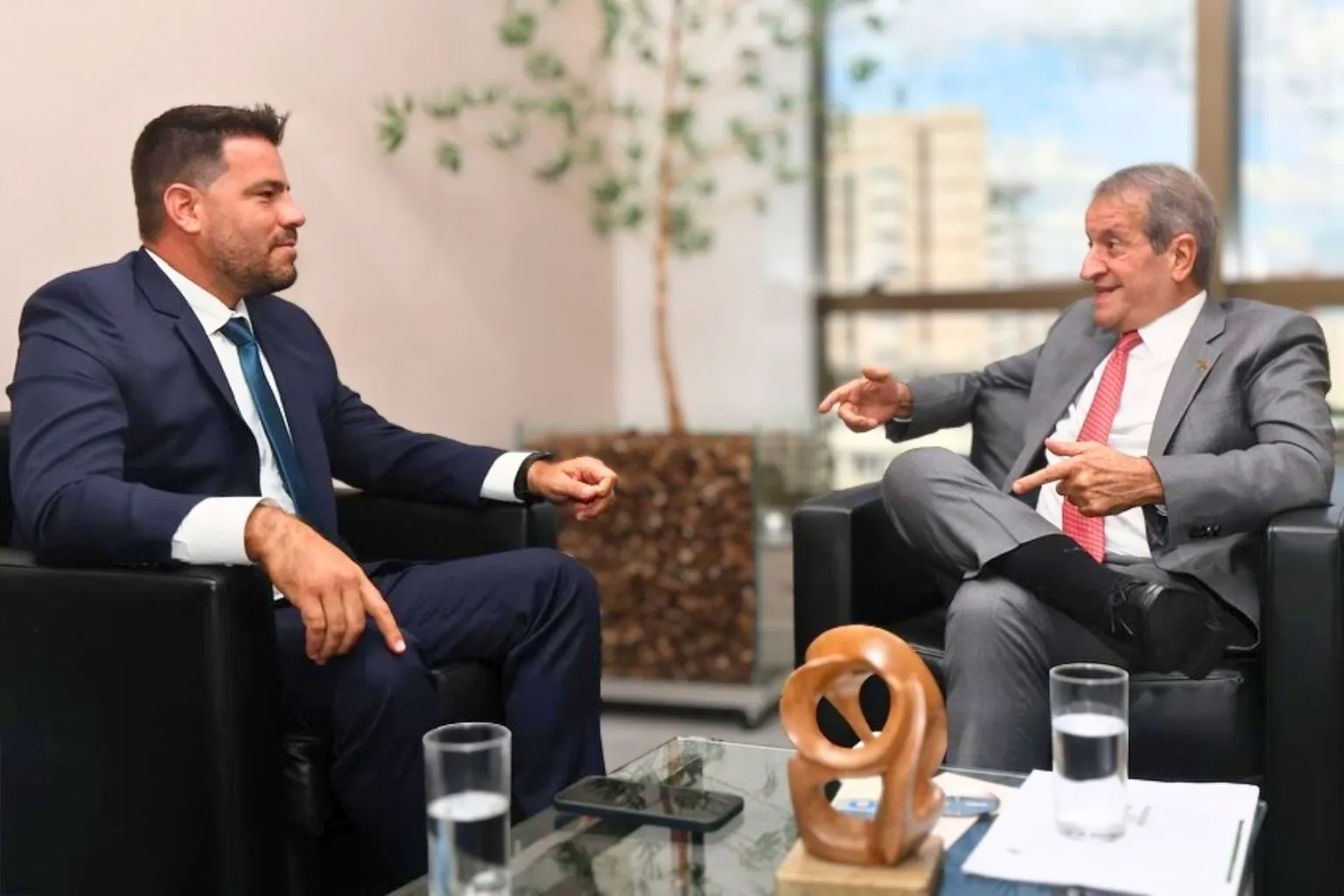 Capitão Contar filia-se ao PL e anuncia pré-candidatura ao Senado. Saiba mais sobre a estratégia política e o apoio de Bolsonaro para 2026.