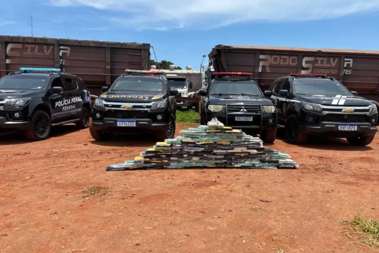 PF apreende 100 kg de cocaína em caminhão com carga de minério em Campo Grande. Droga seria enviada de Corumbá para Sete Lagoas. Motorista detido.