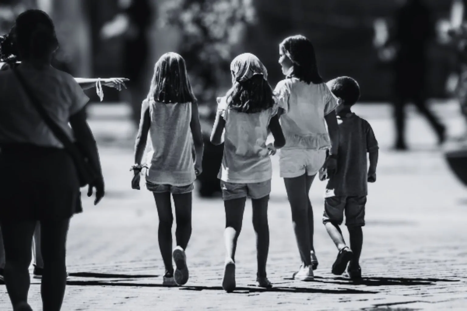 Censo 2022 revela chocantes 531 crianças de 10 a 14 anos casadas em MS. Descubra o perfil e as implicações legais dessa realidade.