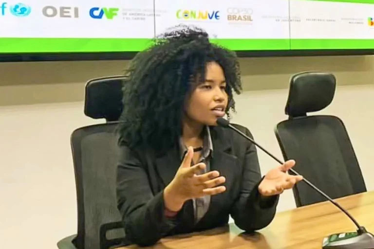 A jovem corumbaense Eloize Cáceres Duarte, de 19 anos, viaja mais de 20 horas para representar o Pantanal Sul-Mato-Grossense na COP30, em Belém (PA),