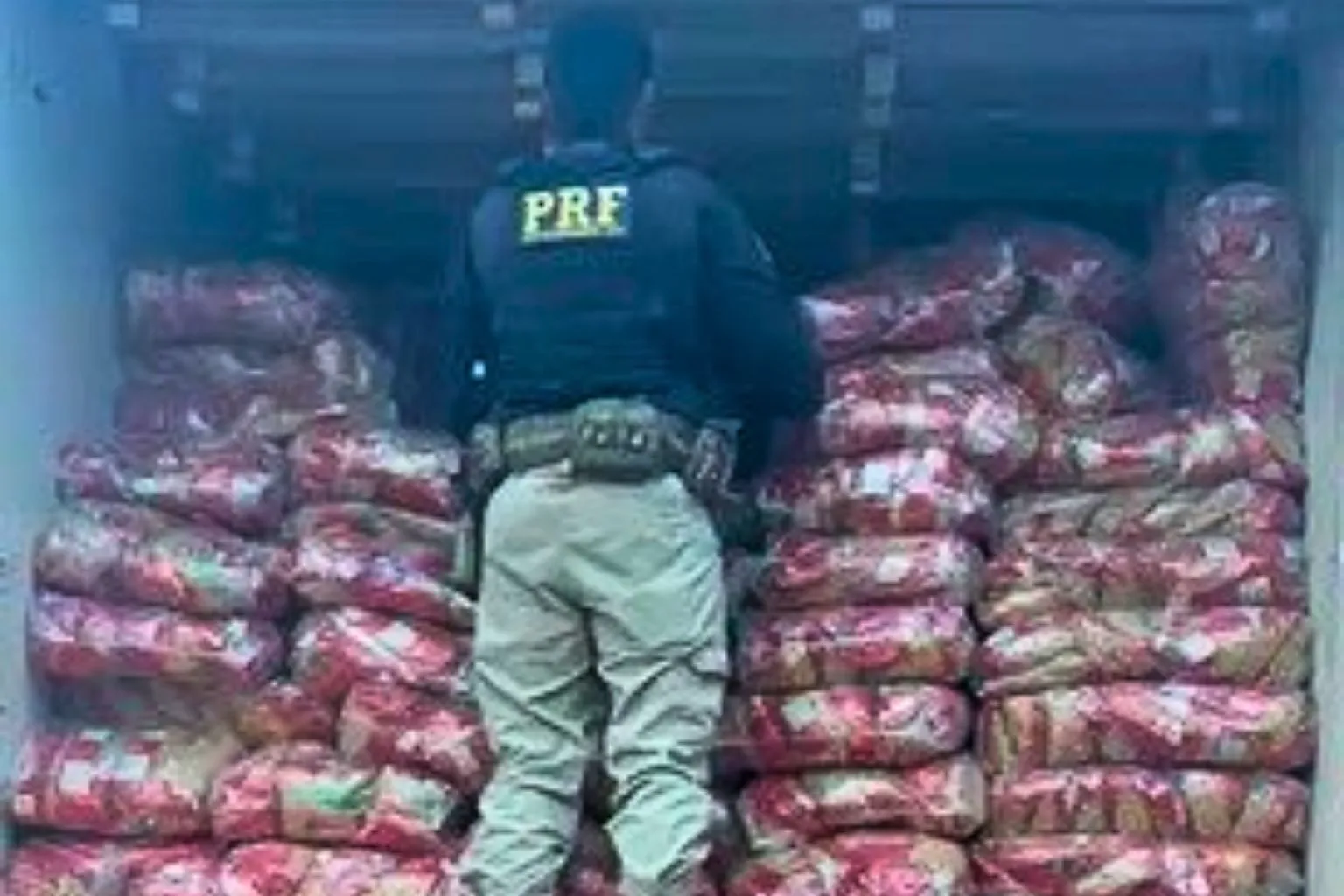 PRF apreende maconha na divisa de MS com SP