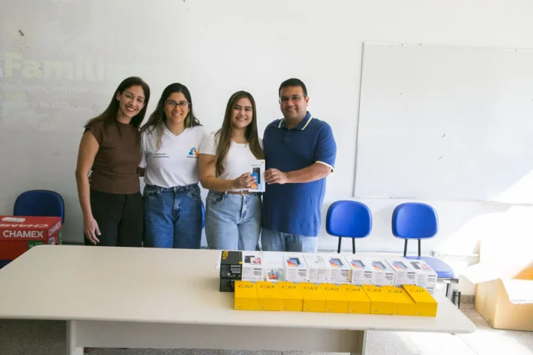 Corumbá recebe 23 celulares doados pela Receita Federal para fortalecer a comunicação entre unidades de saúde e a comunidade. Saiba mais!