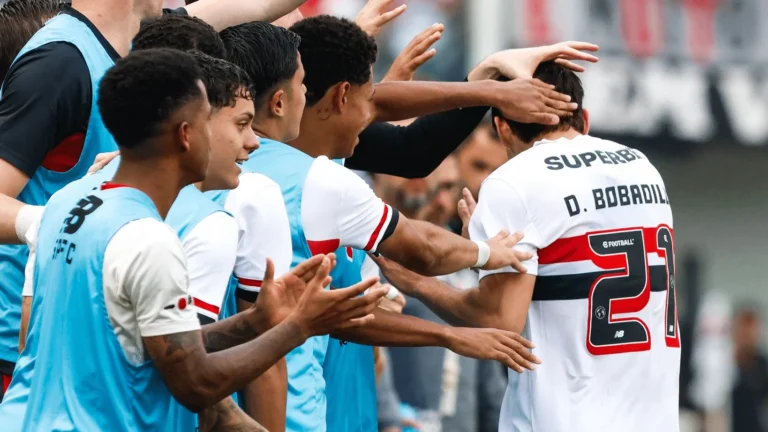 São Paulo vence na Vila Belmiro e complica situação do Juventude