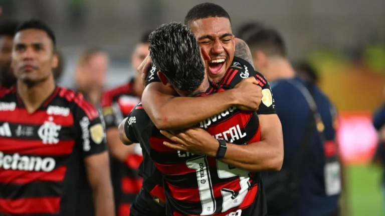 Danilo decide, Flamengo é tetracampeão da Libertadores e se confirma como melhor time do Brasil