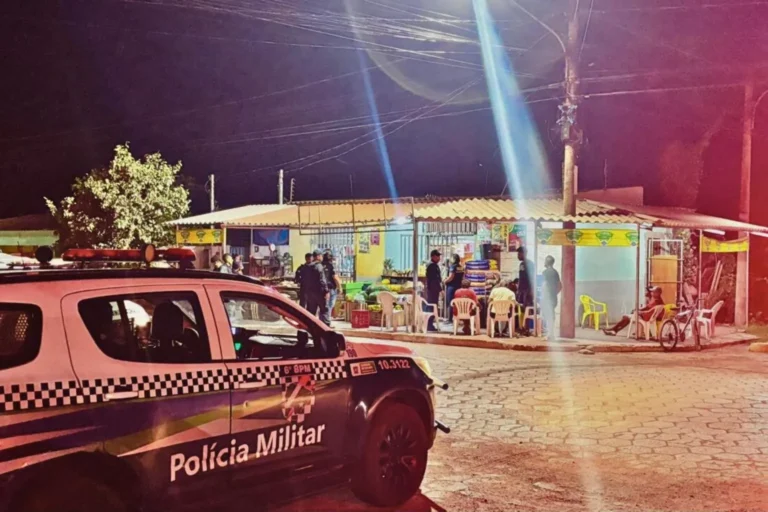 Operação integrada fiscaliza comércios e recupera moto furtada em Ladário