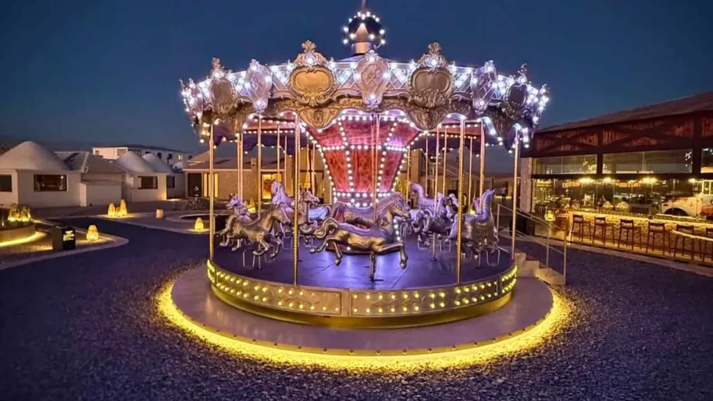 Descubra o Parque Temático Sueños y Leyendas, uma experiência cultural inédita no Salar de Uyuni, unindo diversão, arte e tradição andina.