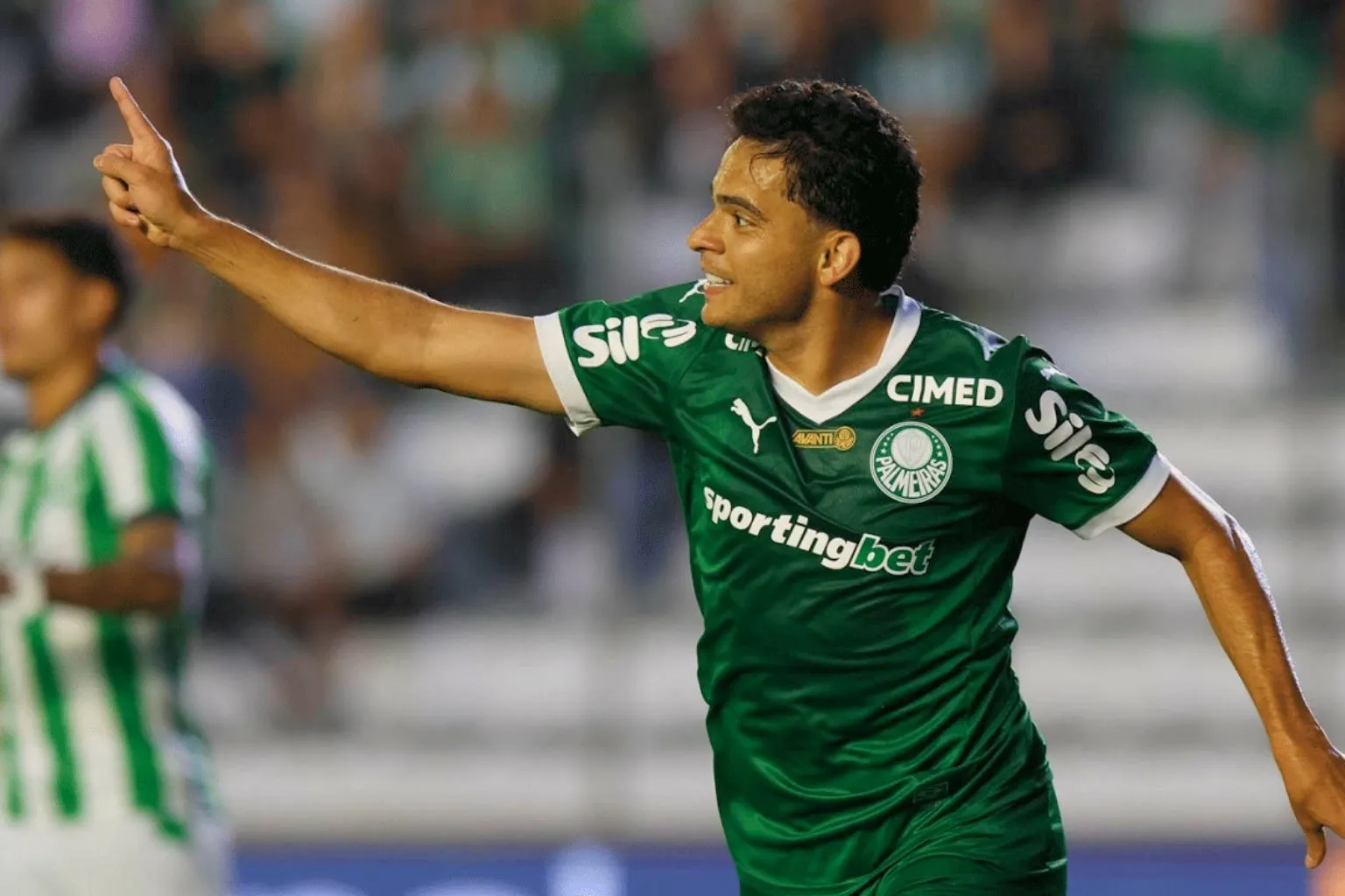 Palmeiras vence Juventude por 2 a 0 e reassume a liderança do Brasileirão. Bruno Rodrigues e Felipe Anderson marcam os gols da vitória alviverde.