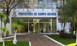 Adriane Lopes anuncia redução da jornada em Campo Grande e corte de salários no alto escalão.