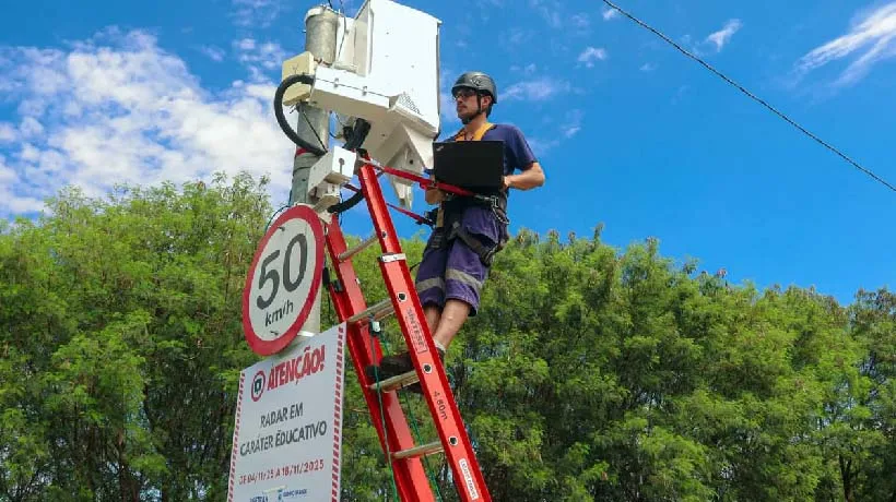 Radares em Campo Grande deixam fase educativa e passam a registrar infrações de trânsito.