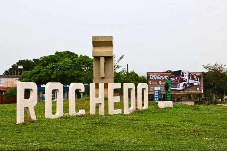 Mãe, filha e neto morreram em um incêndio na madrugada desta segunda-feira (10) em Rochedo (MS). Polícia Civil investiga se o fogo foi acidental ou criminoso.