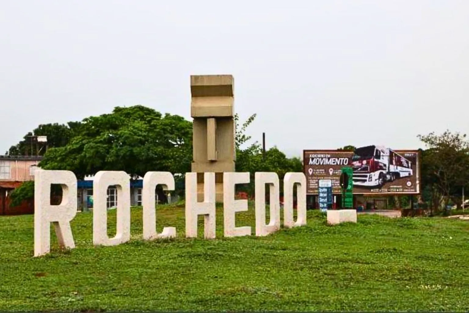 Mãe, filha e neto morreram em um incêndio na madrugada desta segunda-feira (10) em Rochedo (MS). Polícia Civil investiga se o fogo foi acidental ou criminoso.