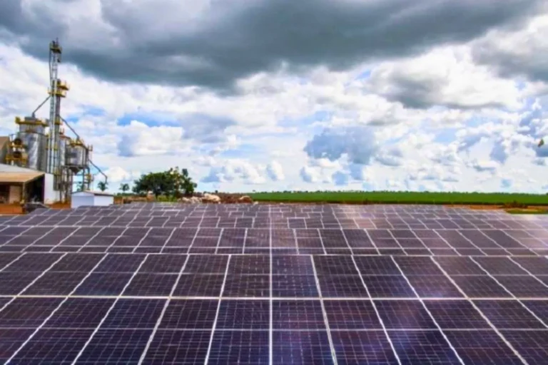 Mato Grosso do Sul receberá 3 usinas de energia solar com R$ 5,12 bi em investimento, suprindo 63% do consumo. Veja detalhes e impacto no desenvolvimento do estado.