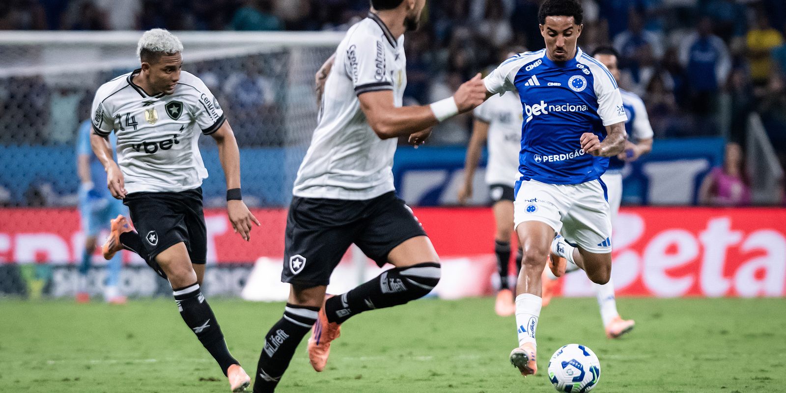Brasileiro Cruzeiro e Botafogo empatam no encerramento da 37a rodada