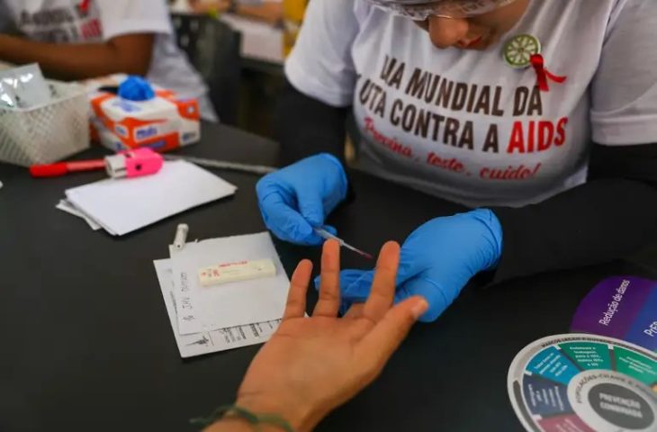 Dezembro Vermelho reforça prevenção, testagem e cuidado contínuo às pessoas vivendo com HIV/AIDS em MS