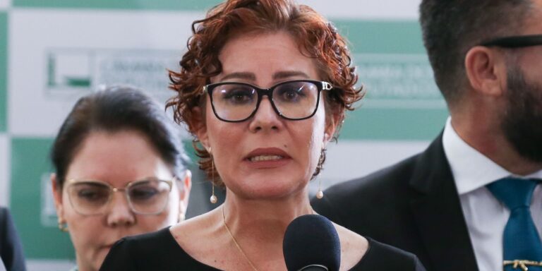 Justiça da Itália pede a Moraes informações sobre prisão de Zambelli