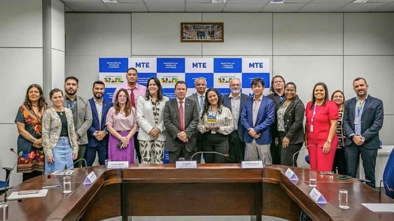Governo lançou a Plataforma Facilita Brasil para unificar serviços como Seguro-Desemprego. Mato Grosso do Sul é destaque nacional em agilidade no atendimento.