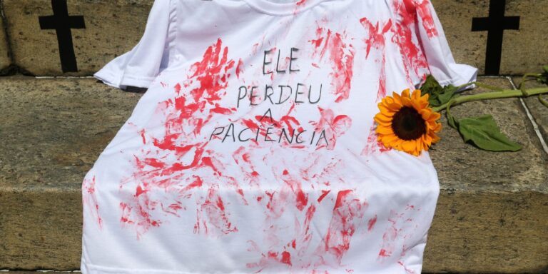 Mulheres protestam em todo o país contra feminicídio