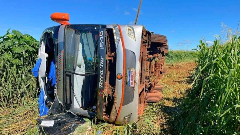 Grave acidente com ônibus na BR-163 em Sonora deixa 2 mortos e 38 feridos. Saiba detalhes do ocorrido e o que dizem as autoridades locais.
