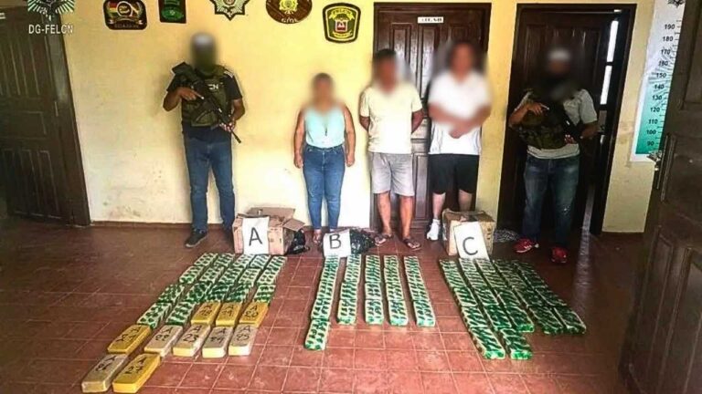 Uma apreensão de cocaína na fronteira com Corumbá recolheu 70 tabletes em Puerto Quijarro. A polícia boliviana prendeu um homem no local.
