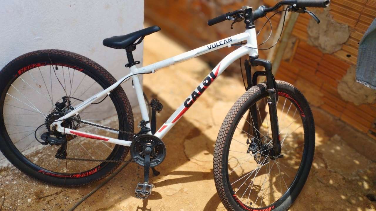 Polícia Civil de Ladário recupera bicicleta furtada, prende suspeitos de furto e receptação. Saiba como denunciar e colaborar com a segurança em MS.