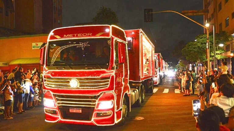 Caravana da Coca-Cola reúne cerca de 8 mil pessoas na região central de Campo Grande