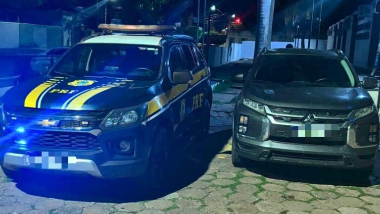 PRF recupera carro de luxo roubado e prende duas mulheres em Corumbá