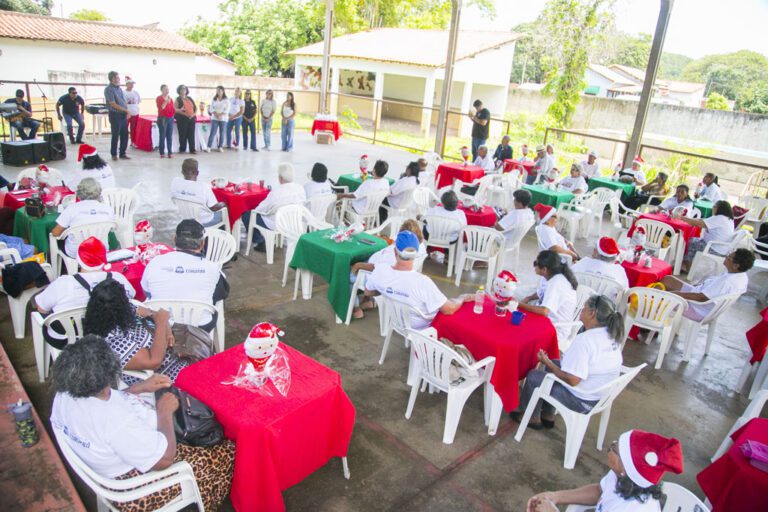 Centro de Convivência reúne idosos em confraternização de fim de ano