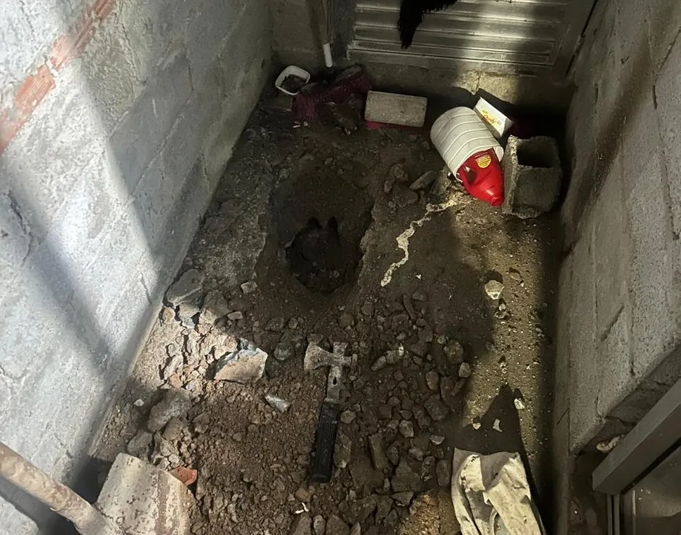 crianca enterrada menina de 4 anos