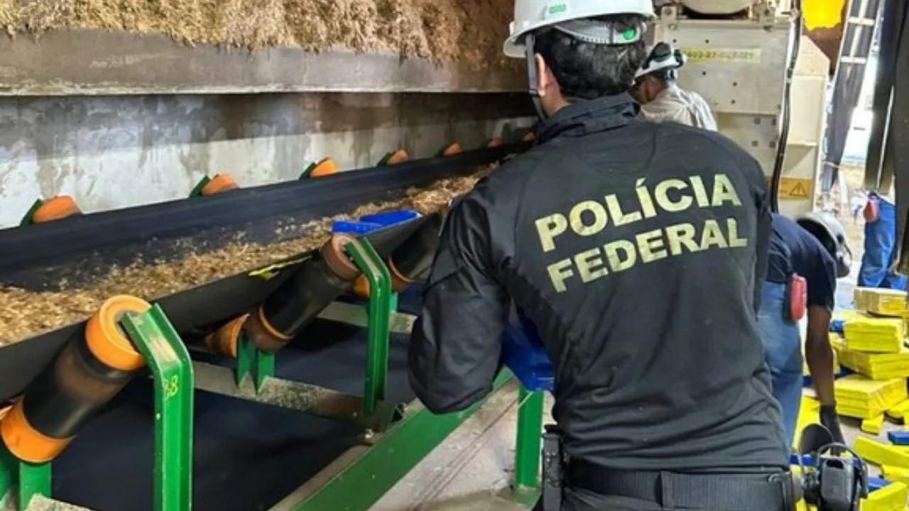 Polícia Civil de Corumbá incinera mais de 500kg de cocaína, pasta base e maconha apreendidas. Combate ao narcotráfico segue firme na fronteira.