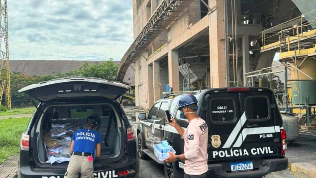 Polícia Civil de Corumbá incinera mais de 500kg de cocaína, pasta base e maconha apreendidas. Combate ao narcotráfico segue firme na fronteira.